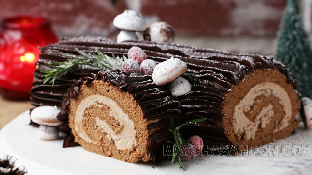 Bánh gato khúc cây được phủ ngoài một lớp chocolate ngọt ngào